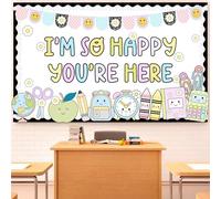 Eaasty Juego de tablón de anuncios de regreso a clases, con texto en inglés "So Happy You're Here" para decoración de aula, cuaderno de composición, lápiz, cara feliz, margaritas recortadas para el