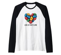 El Amor a la Primera Escalada en Roca sostiene el corazón Camiseta Manga Raglan