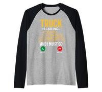 El camión está Llamando y Debo IR Camionero Conductor Vehículo Camionero Camiseta Manga Raglan