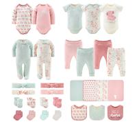 El juego de ropa y accesorios de recin nacidos en man