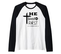 Él Nos amó Primer versículo bíblico Inspirador fe Cristiana Camiseta Manga Raglan