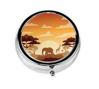 Elefante y jirafa al atardecer. Este pequeño pastillero redondo impreso es un organizador portátil de píldoras y vitaminas, perfecto para bolsillos, bolsos y viajes.