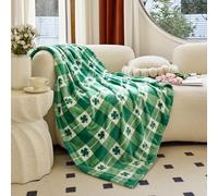 Elegant Comfort Terciopelo de lujo Super Suave Irlandés Verde Trébol Impresión Manta polar - San Patricio Día Tema Decoración Suave Cálido y Acogedor Plaids para Sofá y Regalo, 50 x 60 pulgadas, Lucky