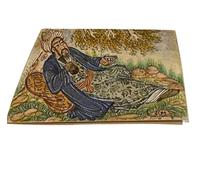Elegante arte clásico de poema rumi en miniatura, arte espiritual tradicional pintado a mano sobre hueso con tintes naturales, pieza de patrimonio cultural, caligrafía histórica inspirada en la poesía