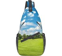 Elegante bolso bandolera para el pecho, campo de golf verde y cielo azul nublado en Europa, mochila de hombro cruzada, bolso de pecho ajustable, mochila informal ligera para hombres y mujeres, deporte