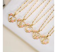 Elegante collar de acero de titanio con 26 letras, colgante de encaje de corazón y flor con cadena de ondas de agua para un uso cómodo (A)