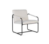 Elegante set de dos sillones que combinan estilo moderno y confort. cada sillón está tapizado en una tela de color beige, aportando una sensación cálida y neutra que se adapta fácilmente a distintos e