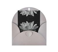 Elegante tarjeta de felicitación gris con estampado de flores blancas y negras con sobre a juego, diseño bendecido en blanco para cumpleaños, boda