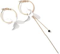 Elegantes pendientes asimétricos con flor blanca Pendientes de aro pequeños para mujer personalizados de moda Pendientes de cadena larga como se muestraUn diseño simple y refinado