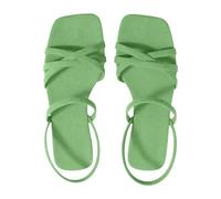 Elegantes sandalias planas con tira en el tobillo cómodas y casuales ideales para el verano y looks bohemios con vestidos largos y faldas