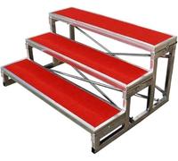Elevadores corales de varios niveles con escalones antideslizantes, resistentes y de fácil montaje para actuaciones, presentaciones y fotos de grupo