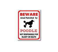 ELIPOS Letrero de estaño con texto en inglés "warns that the property is guarded by a poodle" Funny outdoor warning sign home gate garden bar, restaurante, cafetería, oficina, tienda, club, decoración
