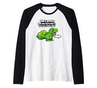 Ella es Bonita Pero se Tira un Pedo como un T Rex en la Dieta de Frijoles Camiseta Manga Raglan