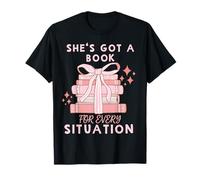Ella tiene un libro para cada situación Camiseta