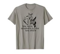 Ella vende conchas marinas a la orilla del mar, divertida playa de sirenas Camiseta