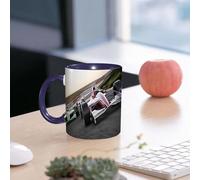 EMCLKS Ceramic Mug,tazas desayuno,taza te,tazas cafe,taza navidad,regalos originales mujer,regalos para parejas,Primer plano de un coche de carreras rojo en la pista, liderando el pelotón, con,330ml