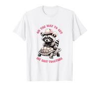 En el camino a conseguir mi mierda juntos Cowboy Raccoon Camiseta