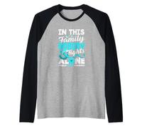 En Esta Familia Nadie Lucha Solo contra el cáncer de Cuello uterino Camiseta Manga Raglan