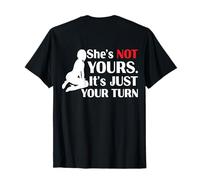 (En la Parte Posterior) Retro Funny She Is Not Yours It Is Just Your Turn Camiseta