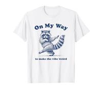 En mi camino para hacer el ambiente extraño mapache Camiseta