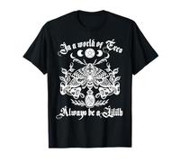 En un Mundo de vísperas, sé Siempre una Luna Polilla de Halloween de Lilith Camiseta