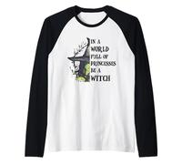 En un Mundo Lleno de Princesas sé una Bruja Divertido Halloween Camiseta Manga Raglan