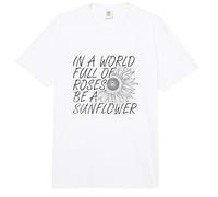 En un Mundo Lleno de Rosas sé un Girasol: Crece más allá de ti Comfort Colors Adult Heavyweight T-Shirt