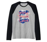En un Mundo Lleno de Tendencias, elijo el Amor Camiseta Manga Raglan