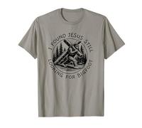 Encontré a Jesús todavía Buscando Bigfoot Sasquatch Christian Camiseta
