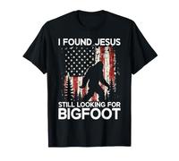 Encontré a Jesús todavía Buscando la Bandera de Estados Unidos de Bigfoot Sasquatch Camiseta