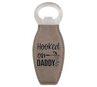 Enthoozies LaKe Life Hooked on Daddy - Abridor de botellas magnético grabado con láser, color gris, 4,5 x 11,9 cm