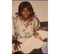 Entre Tradition et Espoir: Le combat d’une jeune maman à 14 ans dans l’Afrique subsaharienne