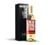«Es mejor estar callado y parecer estúpido, que abrir la boca y disipar las dudas» Mensaje en una Botella. Vino Blanco Premium Verdejo Joven + Gift Box. Etiqueta Roja PERSONALIZABLE