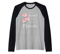 Es un Hermoso día para Creer en Milagros FIV Camiseta Manga Raglan