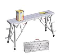Escalera de andamio de Acero galvanizado con Plataforma de Trabajo Ajustable y reposapiés para una Alta Capacidad de Carga y Estabilidad.