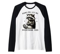 Espera, déjame pensar demasiado en este divertido mapache sarcástico Camiseta Manga Raglan