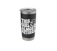 Esta chica está casi jubilada Humor divertido de jubilación Vaso térmico de acero inoxidable de doble pared