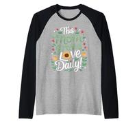 Esta mamá crece el amor diariamente conmovedor para madres amorosas Camiseta Manga Raglan