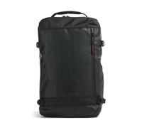 Esta mochila de viaje deportiva de Eastpak está diseñada para exploradores urbanos que buscan un compañero ligero y práctico. Fabricada con poliéster suave y repelente al agua, con un forro sintético,