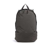 Esta mochila de viaje ligera es perfecta para exploradores urbanos y desplazamientos diarios que valoran el estilo y la sostenibilidad. Fabricada con nylon reciclado suave, ofrece durabilidad con un e