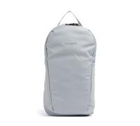 Esta mochila Pacsafe elegante ofrece una combinación perfecta de diseño compacto y organización práctica con una capacidad de 12 litros, ideal para llevar tus esenciales tecnológicos. Fabricada con po
