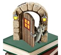 - Estatua de libro de lectura: escultura mítica de animales jóvenes con diseño de libro de cuentos de, obra de arte intrincadamente tallada en resina, adorable acento de cuento de