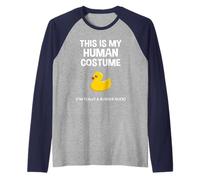 Este es mi disfraz de humano, soy realmente un pato de goma para Halloween Camiseta Manga Raglan