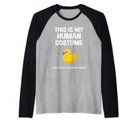 Este es mi disfraz de humano, soy realmente un pato de goma para Halloween Camiseta Manga Raglan
