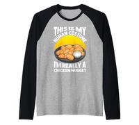 Este es mi disfraz humano, soy realmente un lindo nugget de pollo Camiseta Manga Raglan