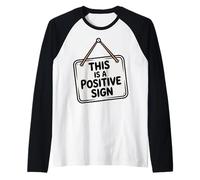 Este es un Signo Positivo: Cita Divertida, Motivacional y optimista Camiseta Manga Raglan