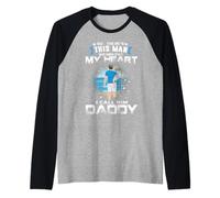 Este Hombre Que me robó el corazón lo llamo papá Camiseta Manga Raglan