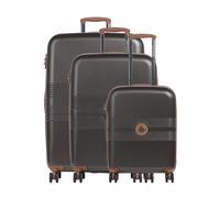 Este set de maletas de 3 piezas de Delsey Paris es perfecto para familias o parejas que buscan un juego de maletas versátil para todo tipo de viajes. Fabricado con ABS y policarbonato duraderos, este