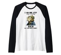 Estoy a un Paso de ser Rico, Todo lo Que Necesito Ahora es Dinero Camiseta Manga Raglan