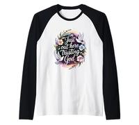 Estoy aquí confiando en Dios fe Religiosa Cristiana Camiseta Manga Raglan